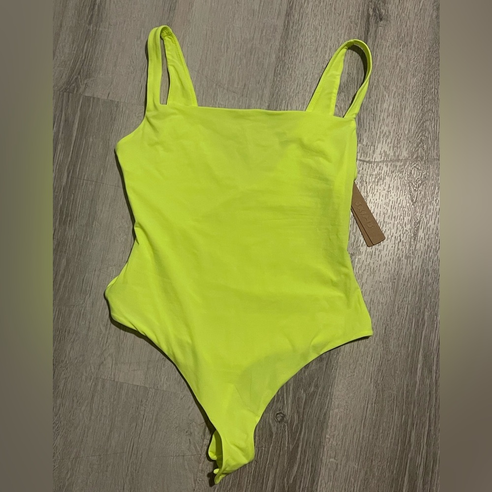 SKIMS fits everybody square neck bodysuit (medium) NWT